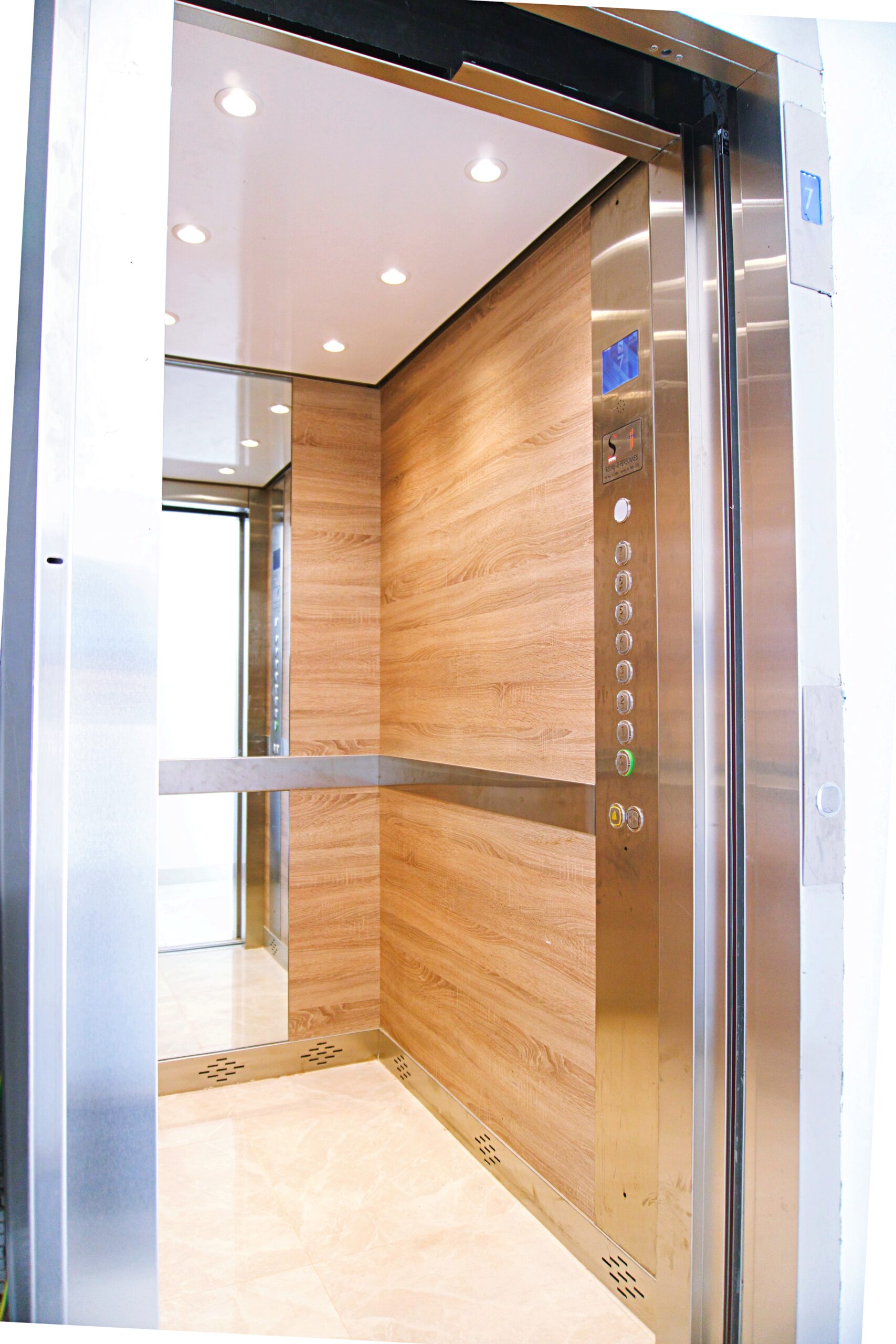Fourniture et installation d’un ascenseur pour un immeuble R+7